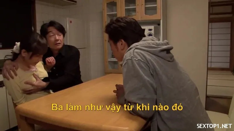 Hai bé sinh viên đi dạo mà hồn nhiên cởi hết đồ quay phim